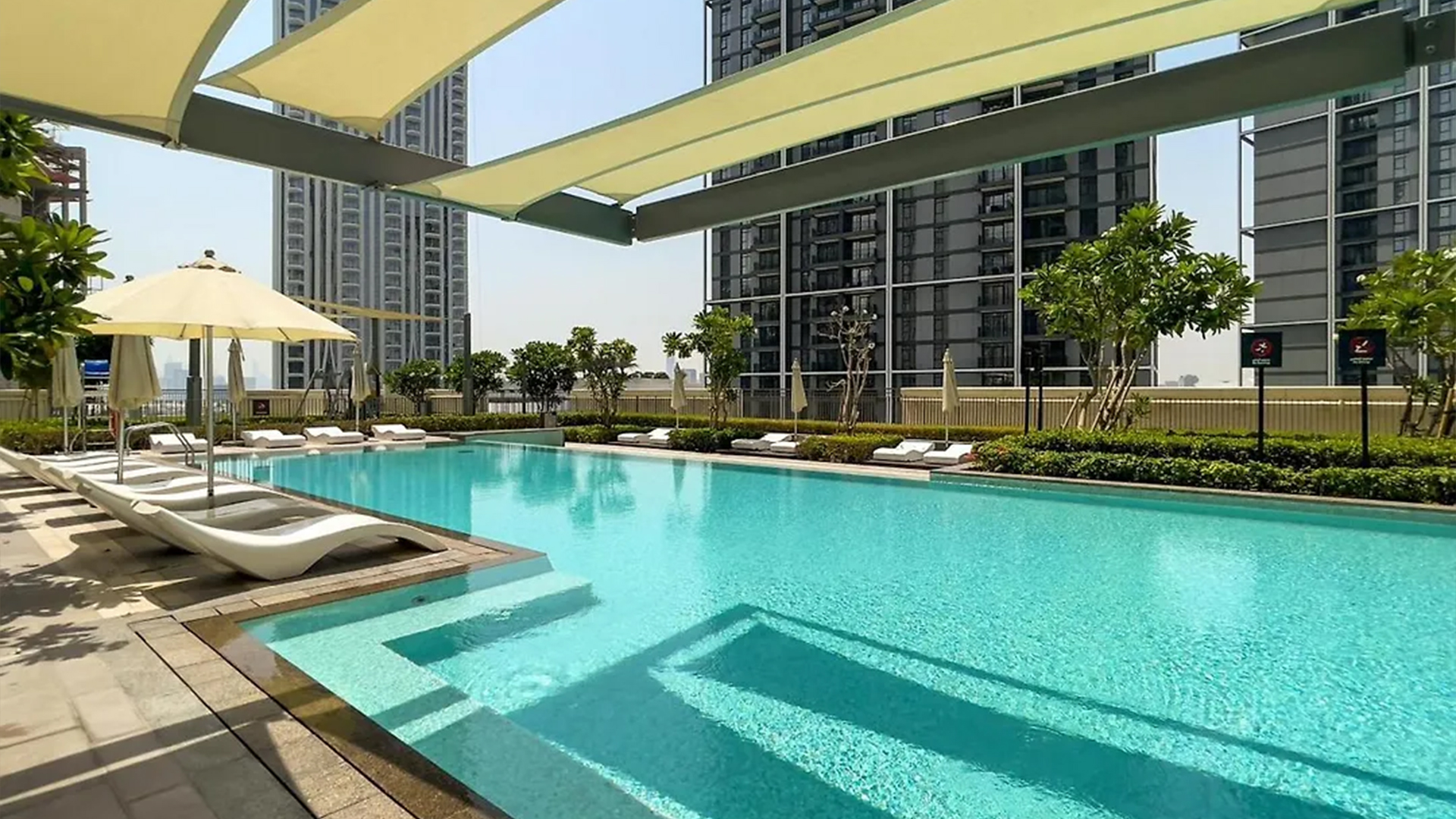 Daybeds & Cabanas